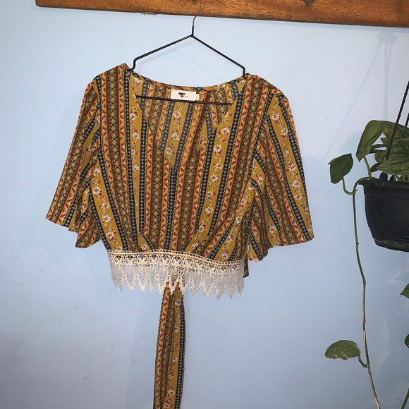 Host pick 🌱 Temt boho crop top - Picture 2 of 7